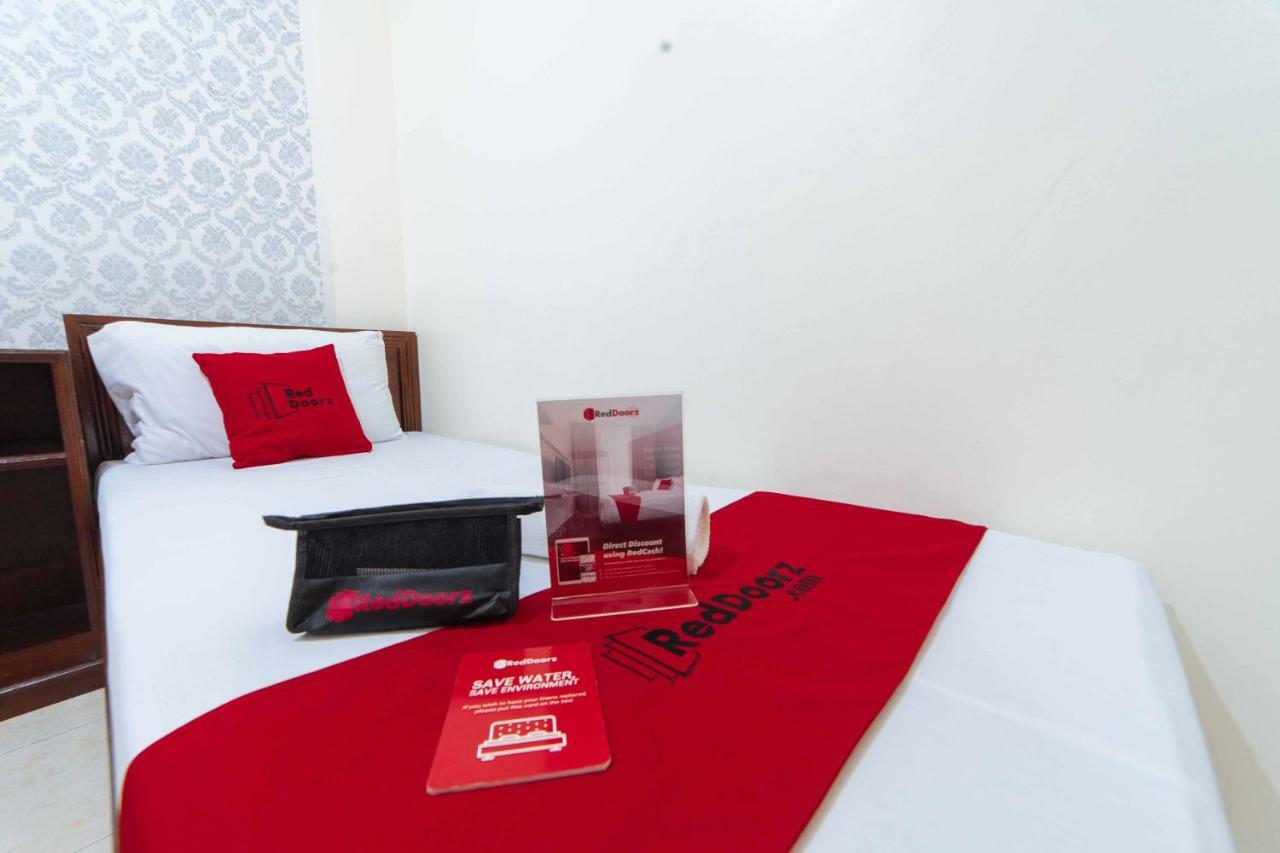 Reddoorz @ Davao Hub General Luna Kültér fotó