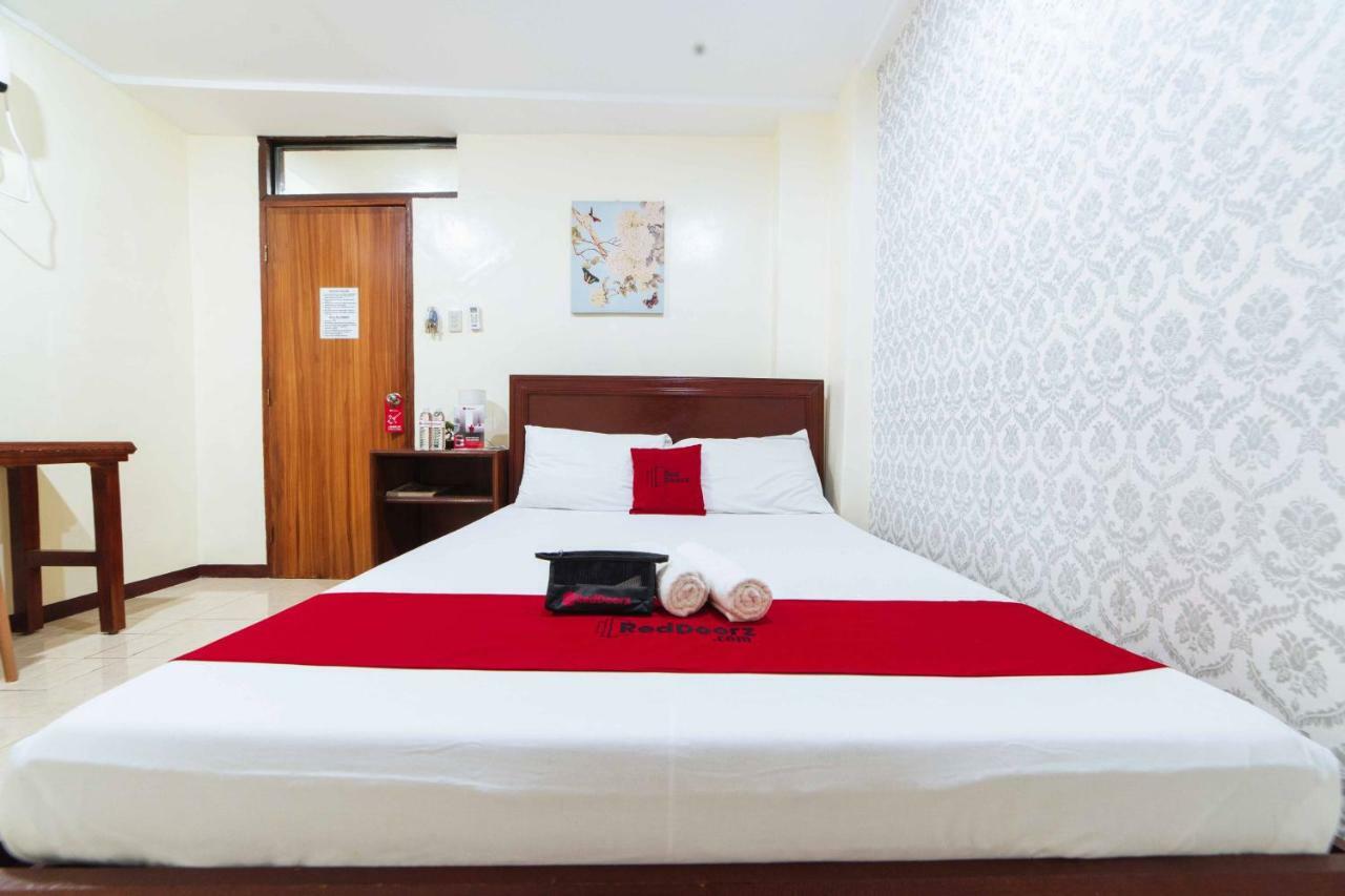 Reddoorz @ Davao Hub General Luna Kültér fotó
